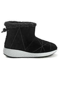 Schwarze Wildleder-Ankle Boots mit einer strukturierten weißen Sohle, ausgestattet mit einem grauen Kunstfellbesatz und weißen Akzentnähten, sowie einer Rückenschlaufe.