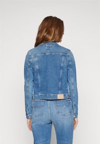 Tommy Jeans VIVIANNE JACKET  - Chaqueta vaquera - denim medium