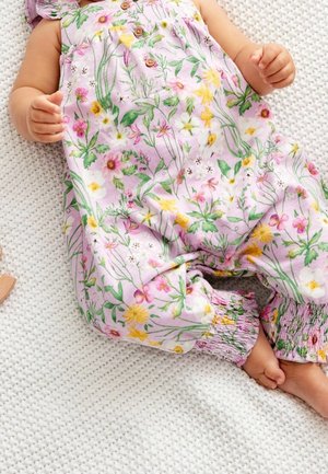 Bloemenprint rompertje in lichtroze met groene en gele bloemen, gathered manchetten en houten knopen. Zachte katoenen textuur, ontworpen voor baby's.