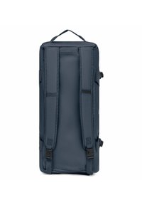 Sac à dos bleu foncé avec des bretelles rembourrées, une poignée supérieure et des boucles latérales. Fabriqué en tissu durable avec une texture lisse.