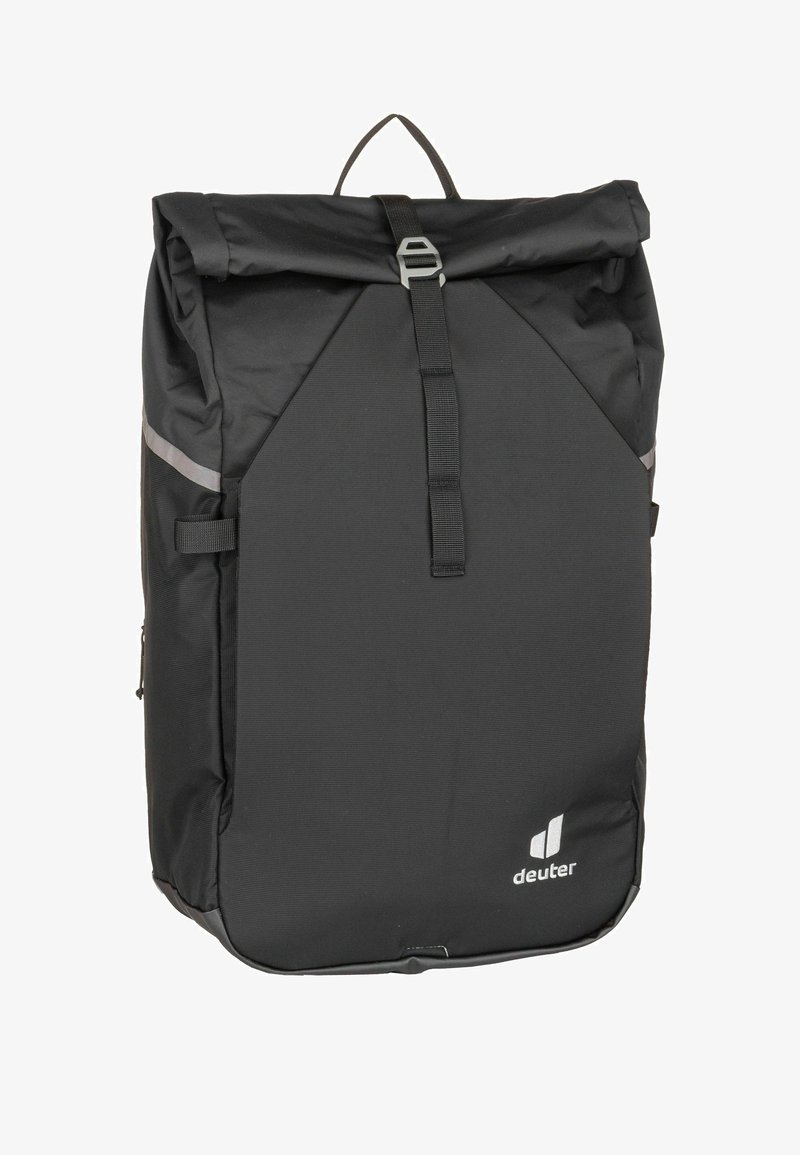 Zaino a sacca nero in tessuto resistente. Presenta una tracolla argentata, una tasca laterale con zip e un logo discreto nell'angolo inferiore.