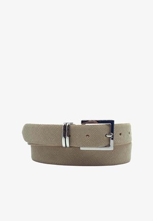 Ceinture tissée beige avec une finition texturée, dotée d'une boucle en métal argenté et de deux accents décoratifs en métal. Forme ovale, longueur ajustable.