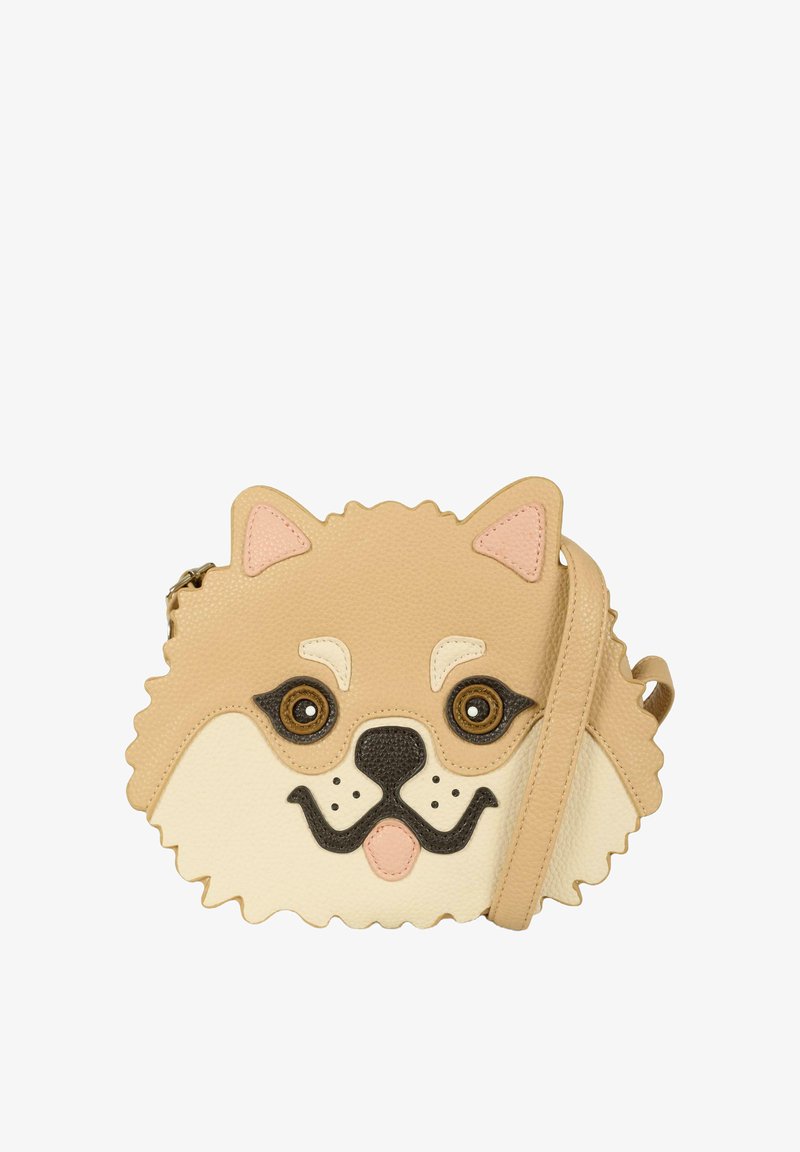 Borsa a tracolla in ecopelle color beige a forma di faccia di cane, caratterizzata da cuciture dettagliate, occhi marroni e un muso di colore chiaro con dettagli rosa.