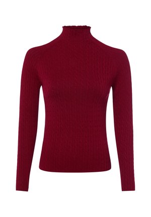 Roter Strickpullover mit Zopfmuster, langen Ärmeln und hohem Stehkragen auf weißem Hintergrund.