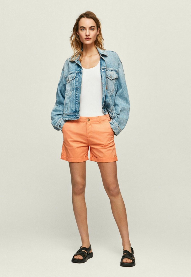 Pepe Jeans Shorts oranje