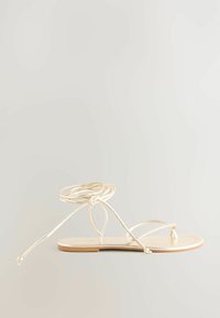 Next FOREVER COMFORT - Sandalai su T formos dirželiu - soft gold leather
