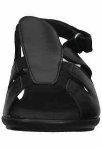 Schwarze Sandale mit einem Obermaterial aus glattem Leder, offenem Zehenbereich, dualen verstellbaren Riemen und einer gepolsterten Innensohle für zusätzlichen Komfort.