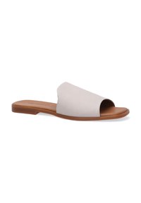 Lichtgrijze leren slipper sandalen met een open teendesign, platte tan kleurige zool en zachte textuur. Eenvoudige constructie zonder versieringen.