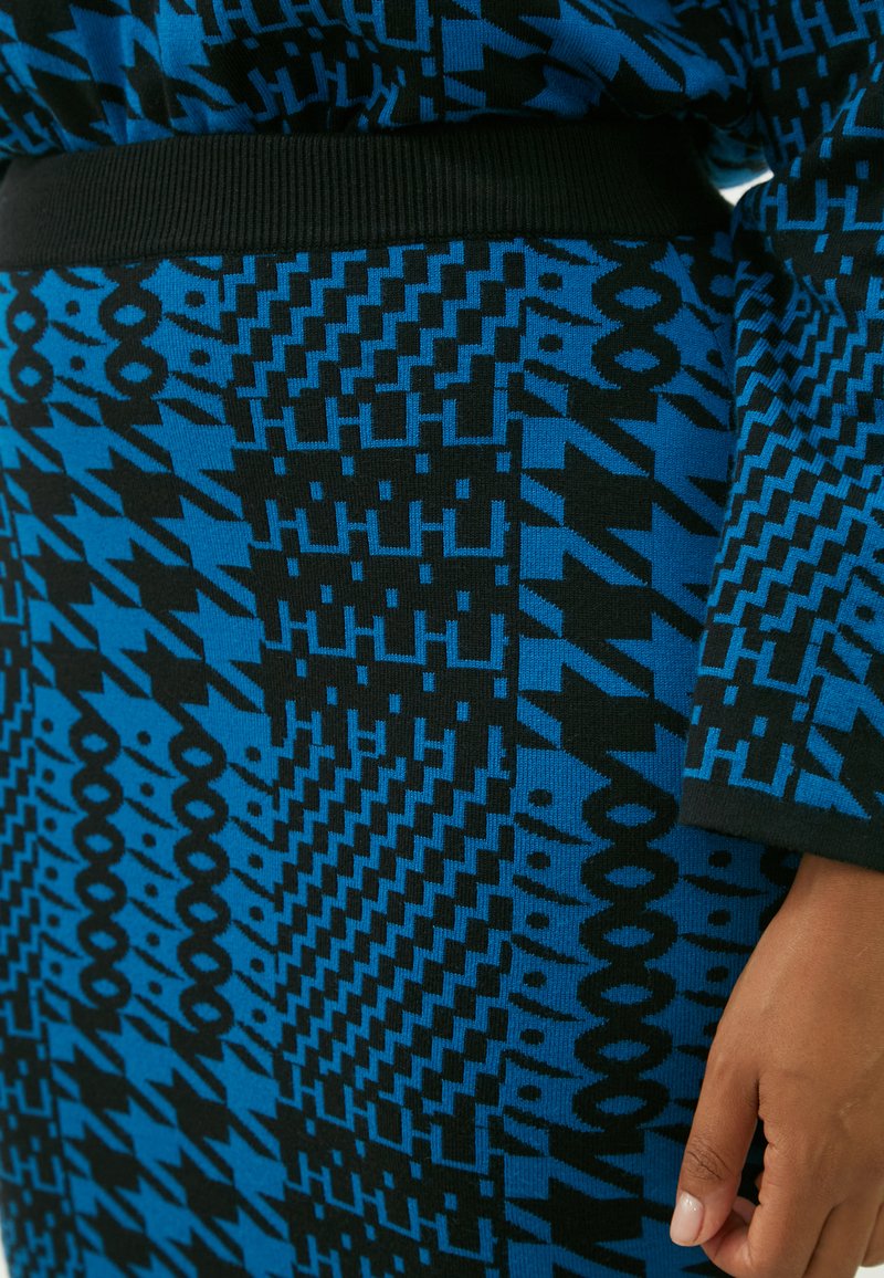 Moderne Rok met Effen Kleur Hoge Taille en Onregelmatige Zoom