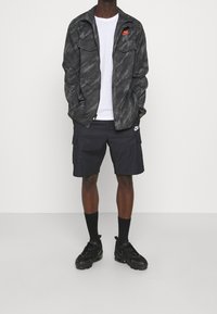 Nike Sportswear Kort kappa / rock - black