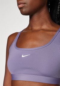 Nike Performance BRA - Sportski grudnjak s blagom potporom - daybreak/white