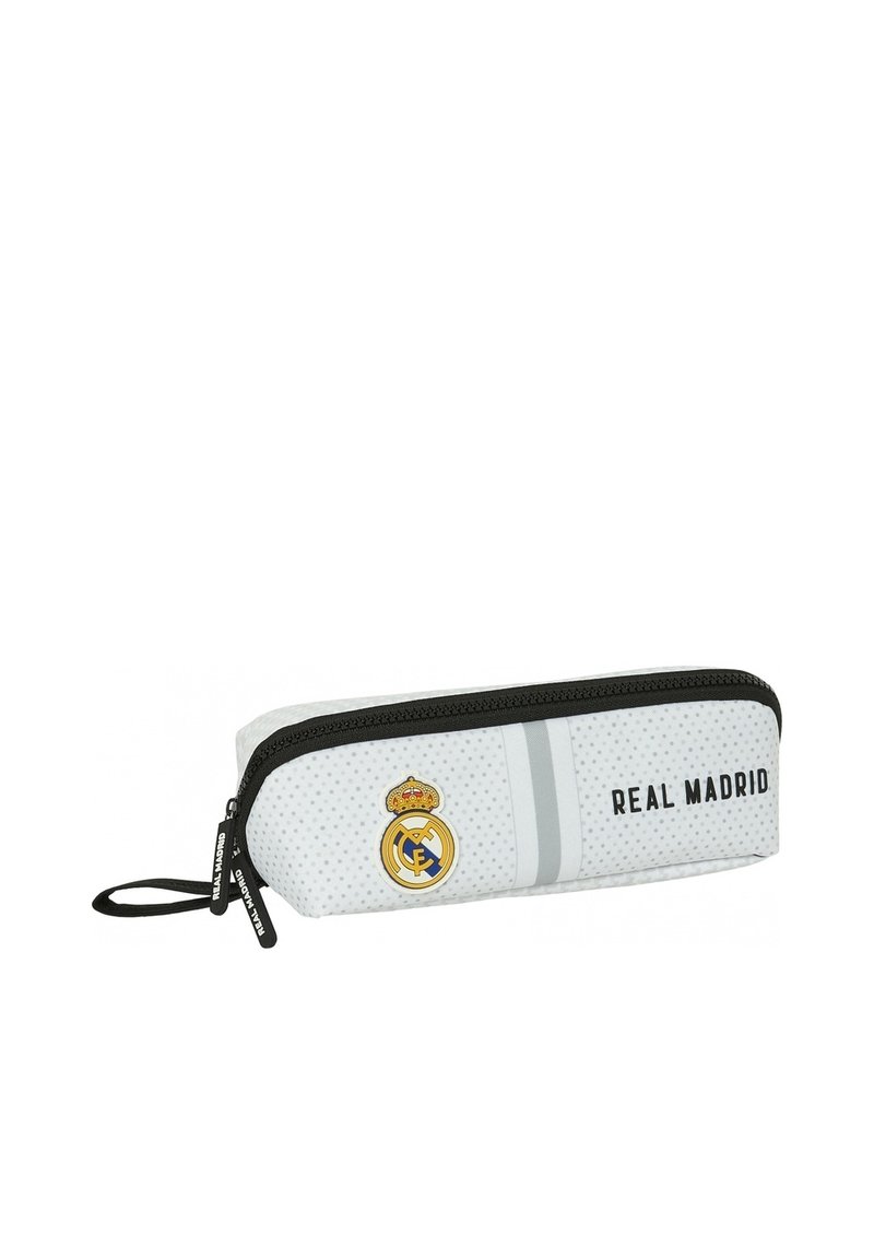 Biała kosmetyczka w szare pasy, z logo Real Madryt i napisem "REAL MADRID", oraz czarnym zamkiem błyskawicznym z uchwytem.