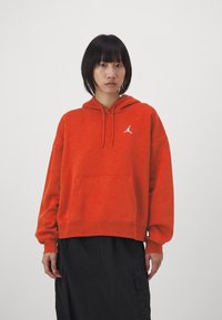 Jordan Kapucni - dune red