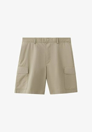 Beige Cargo-Shorts mit vorderem Knopf, Gürtelschlaufen, seitlichen Klappentaschen und einem sauberen, maßgeschneiderten Design.