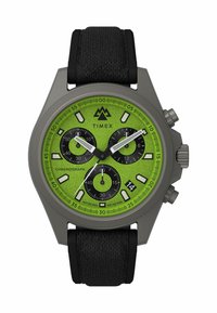 Orologio cronografo Timex con un vivace quadrante verde testurizzato, sottodial neri, cassa grigia e cinturino in tessuto nero. Impermeabile fino a 100 metri.