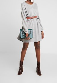 American Vintage Vardagsklänning - grey