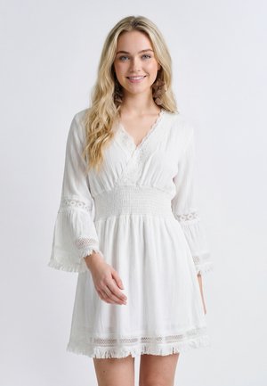 IZIA, IZIA DRESS - Jurk - white