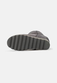 Colors of California Tronchetti - grey