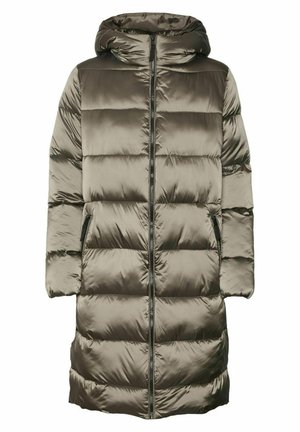 Olivengrüner Puffermantel mit glänzender Oberfläche, ausgestattet mit einer Kapuze, Reißverschluss und zwei Seitentaschen. Boxy gesteppter Schnitt mit sichtbaren Nähten.