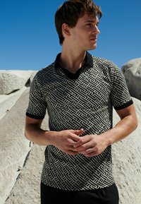 Next CUBAN COLLAR PATTERN-REGULAR FIT - Polotričko - black white