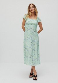 Dobber LUSIA FLORAL SUMMER - Vapaa-ajan mekko - green sweet pea