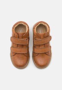 Friboo LEATHER - Boty se suchým zipem - cognac