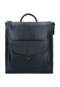 Schwarzer Leder-Rucksack mit strukturiertem Design, ausgestattet mit einer Frontklappen-Tasche, einem oberem Griff und goldfarbenen Hardware-Akzenten.