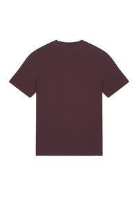 Bordeaux T-shirt met korte mouwen, gemaakt van zachte katoen, met een klassiek rond hals ontwerp en een naadloze achterkant zonder zichtbare logo's.