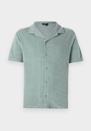 Chemise à manches courtes en velours vert clair, avec un col, une fermeture à boutons et une coupe décontractée avec une texture lisse.