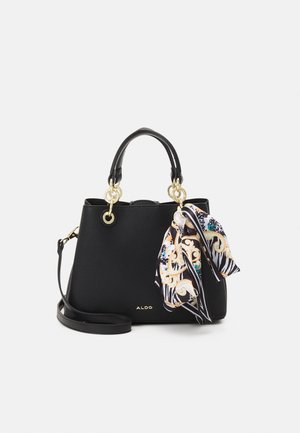 Sort tekstureret håndtaske med dobbelte hanke, guldfarvet hardware og et aftageligt mønstret tørklæde i sort, hvidt og guldtoner.