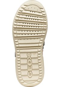 Geox sneakerzool, crèmekleurig, gemaakt van rubber, met een textuur van horizontale ribbels, ventilatiegaten en een reliëf logo.