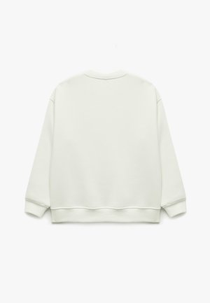 Witte oversized sweatshirt gemaakt van zachte stof, met een ronde hals, verlaagde schouders en ribgebreide manchetten en zoom. Achteraanzicht weergegeven.