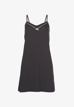 Schwarzes ärmelloses Kleid mit dünnen Trägern, das eine weiße Akzentlinie und ein kleines Schleifendetail am Ausschnitt aufweist. Glatter Stoff, A-Linien-Form.