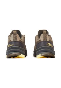 Chaussures de randonnée marron et bleu foncé avec une tige en mesh, accents texturés et semelle extérieure jaune. Comprend un col rembourré et un talon renforcé.