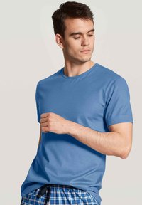 Unselected, bay blue