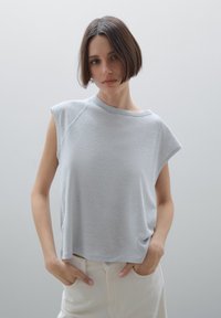 Massimo Dutti LLIGHTWEIGHT RIBBED - T-shirt basic - light blue