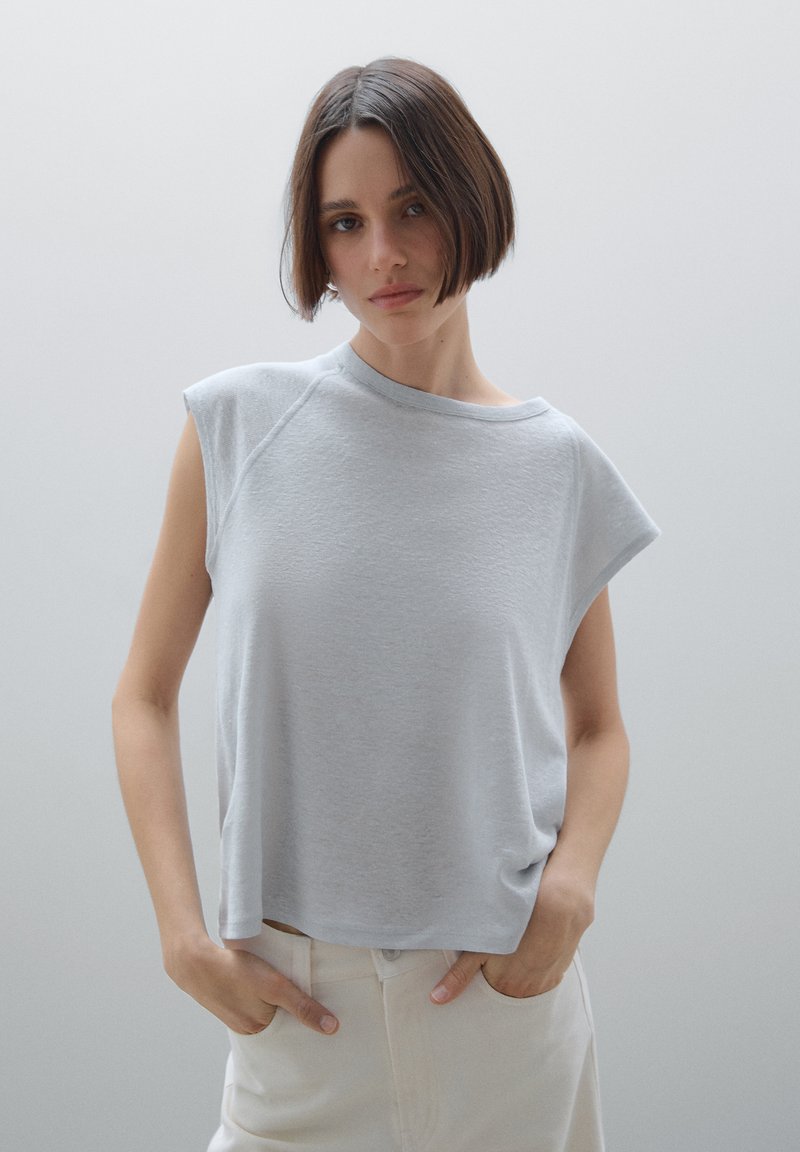 Massimo Dutti LLIGHTWEIGHT RIBBED - T-shirt basic - light blue