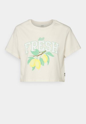T-shirt court crème avec le texte « Levi's FRESH » et une branche imprimée sur le devant, ornée de trois citrons jaunes et de feuilles vertes.
