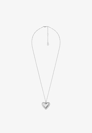Collana con pendente a forma di cuore in argento su una catena fine, caratterizzata da una superficie liscia e leggermente riflettente, con chiusura regolabile.