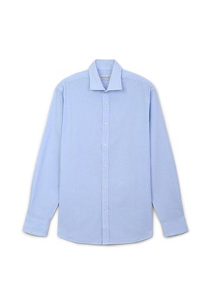 Camicia button-up azzurro chiaro a maniche lunghe con colletto appuntito, caratterizzata da sottili righe verticali e una texture liscia. Sei bottoni sulla parte anteriore.
