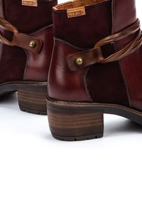 Pikolinos SAN SEBASTIA - Botines de tacón - ARCILLA
