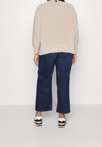 Tommy Hilfiger Curve Pullover - beige