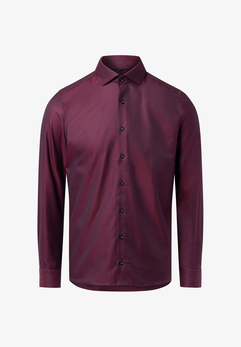 Camicia a maniche lunghe con bottone in un profondo borgogna, colletto a punta e bottoni neri, esposta su uno sfondo bianco.