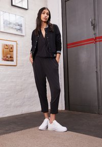 Urban Classics - LADIES - Jumpsuit - black Thumbnail-Bild 1