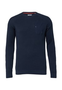 Dunkelblauer Strickpullover mit langen Ärmeln, Rundhalsausschnitt und einer aufgesetzten Tasche auf der linken Seite mit einem Knopfdetail. Strukturiertes Gewebe.