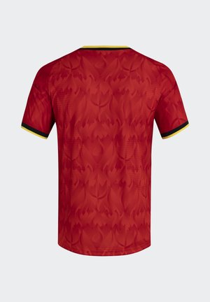 Rode trui met een gestructureerd patroon, korte mouwen en zwart/geel accent op de kraag en mouwen. Gemaakt van lichtgewicht, ademend materiaal.