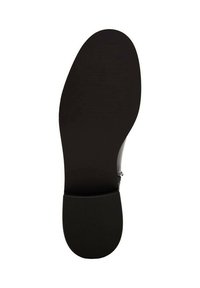 Suela de zapato negra con un acabado texturizado y gomoso. Presenta una forma redondeada y un tacón liso, ligeramente elevado.