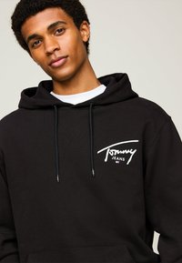 Tommy Jeans ENTRY GRAPHIC HOODIE UNISEX - Sudadera - black