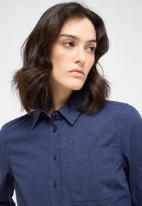 Mustang STYLE BIGNELL - Button-down blouse - blau
