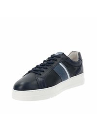 Zapatillas de cuero azul marino con un acabado suave, que presentan rayas azul claro y suela de goma blanca. Los cordones y el cuello acolchado completan el diseño.